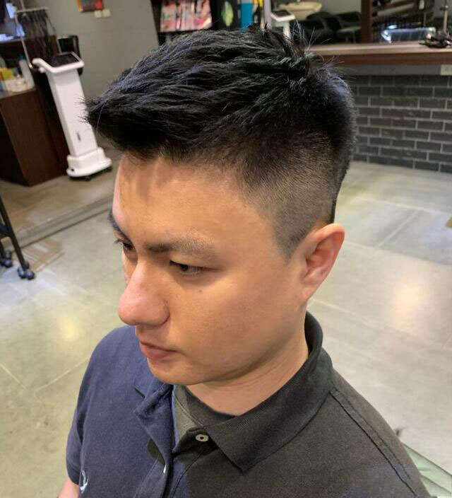 夏天飞机头发型怎么剪 男生飞机头发型图片