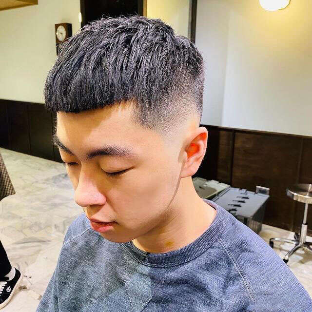 30岁左右男人减什么发型好看显年轻