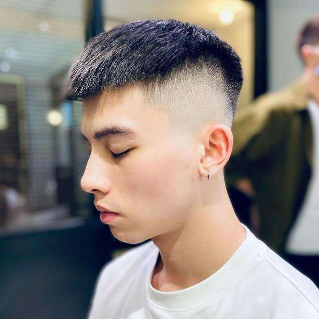 30岁左右男人减什么发型好看显年轻