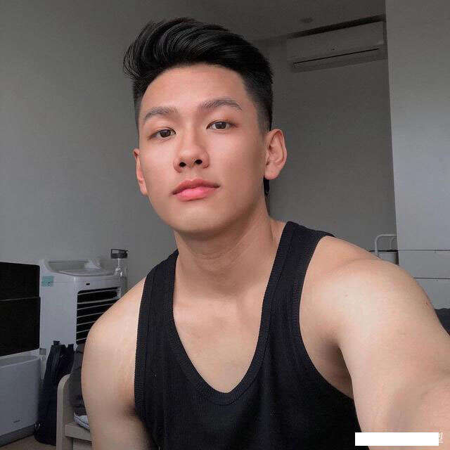 30岁左右男人减什么发型好看显年轻