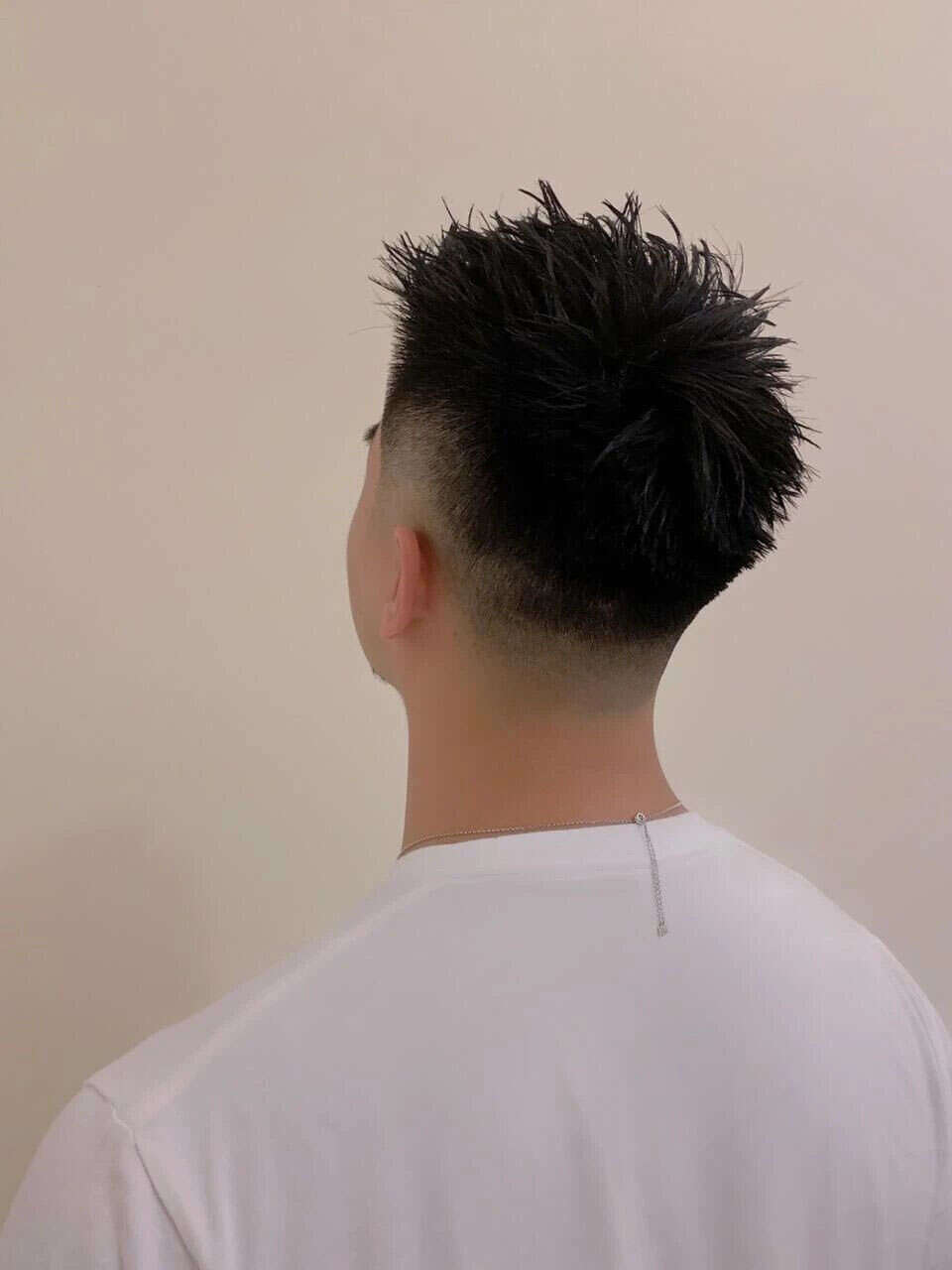 非常适合夏天的一款清爽渐变飞机头发型