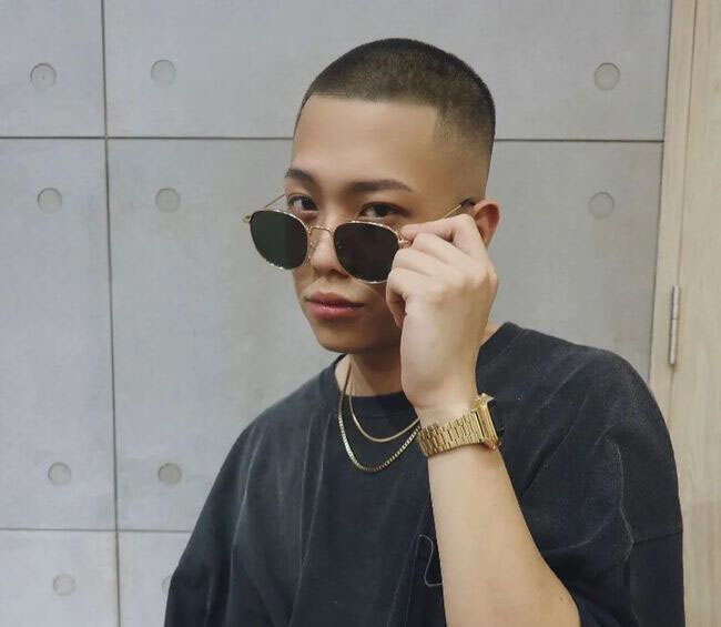 头发又粗又硬适合什么发型