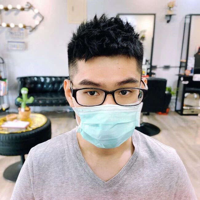 头发又粗又硬适合什么发型