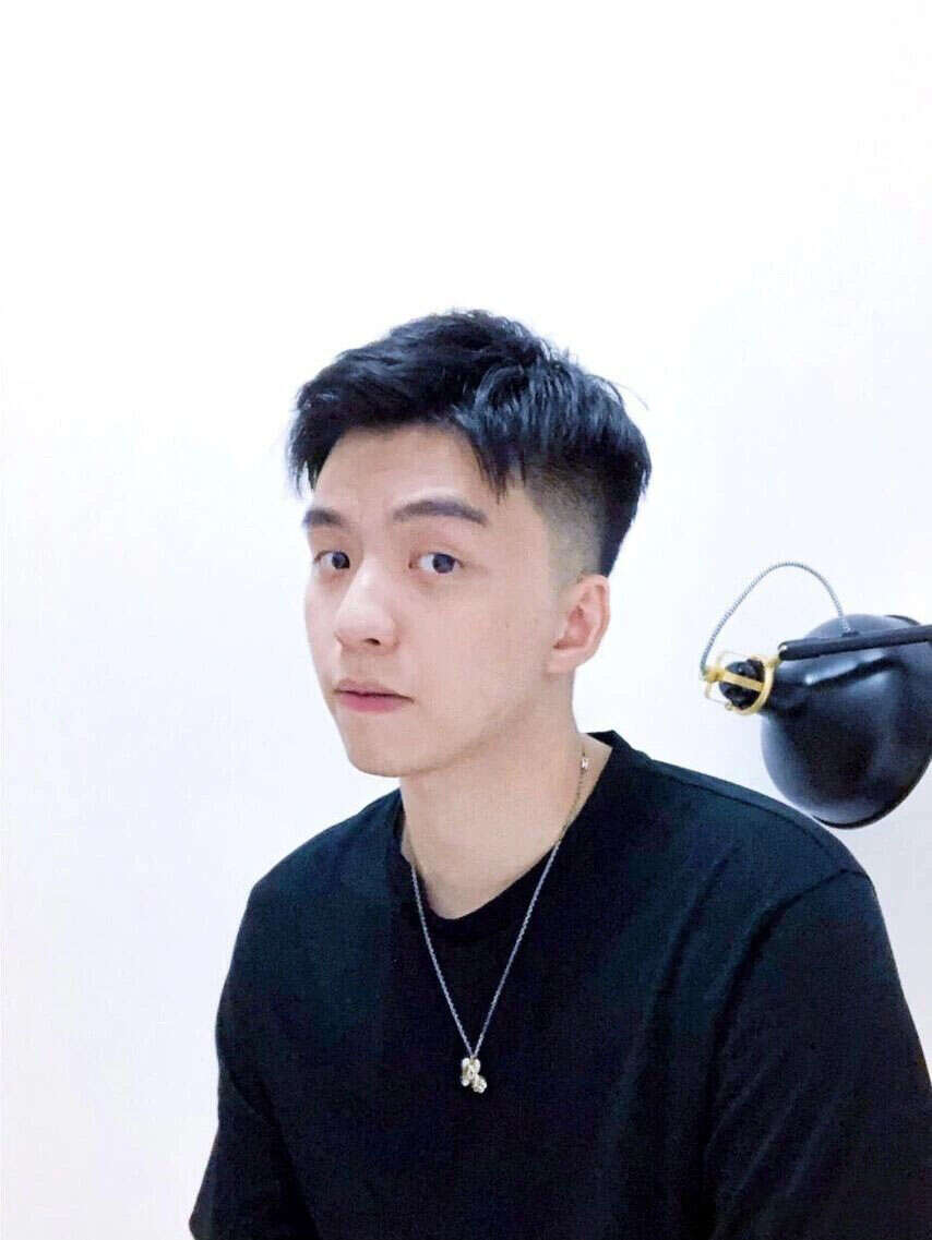 男生夏天造型感强又容易打理的短发造型