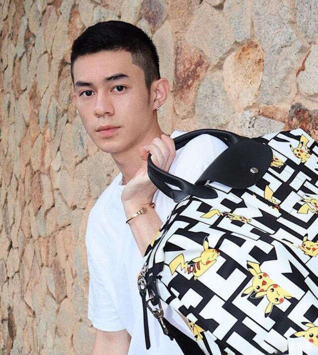 二十来岁剪什么发型好看帅气
