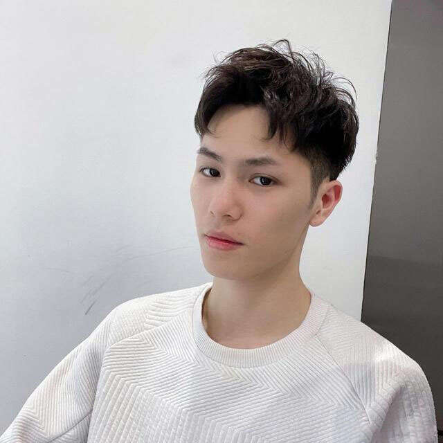 二十来岁的男生夏天发型怎么剪