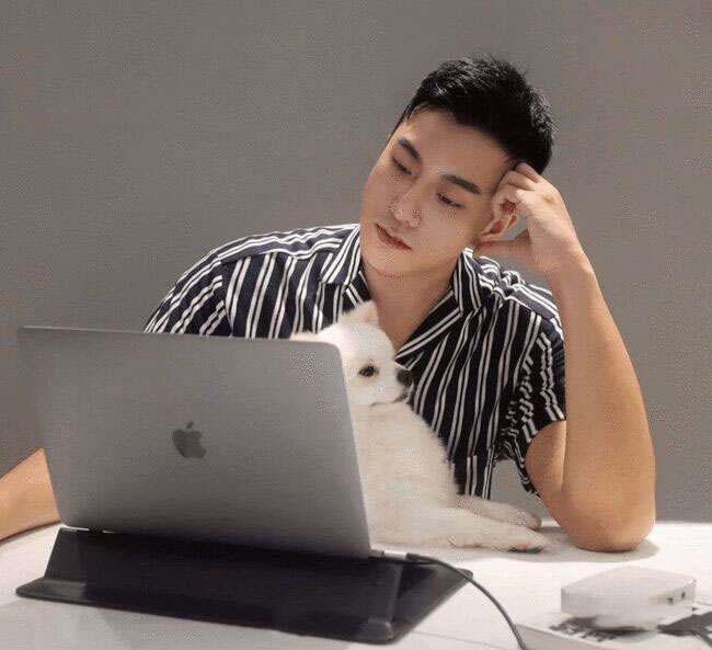 头发粗硬且直的男生适合的三款发型
