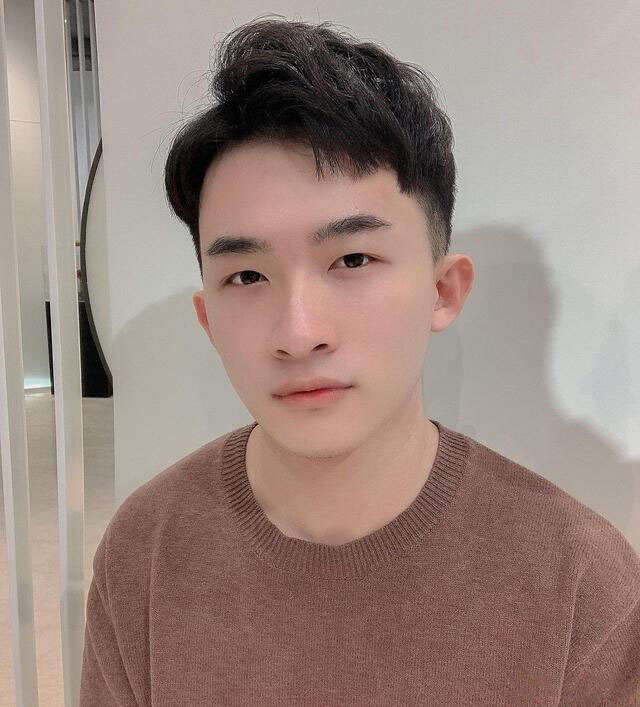二十多岁的男生夏天发型这样剪最帅