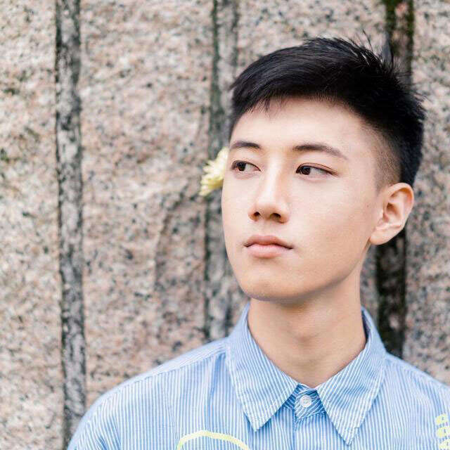二十多岁的男生夏天发型这样剪最帅