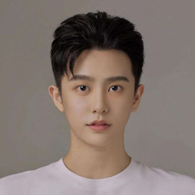 20多岁的男孩子头发怎么剪最好看