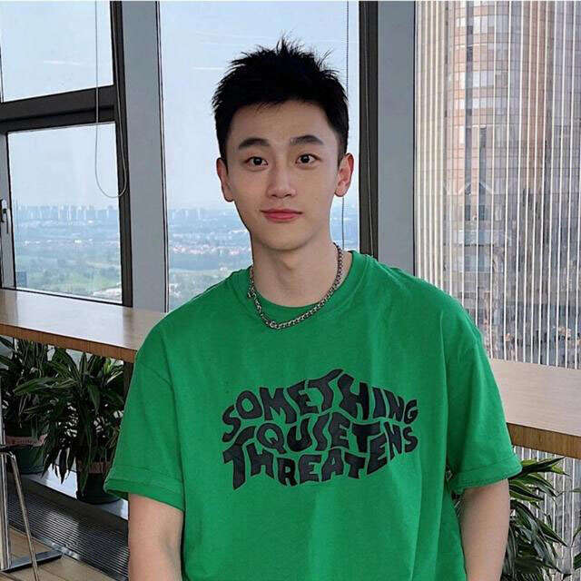 20多岁的男孩子头发怎么剪最好看