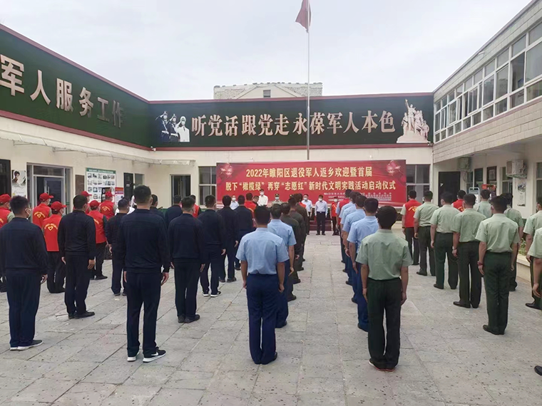 脱下“橄榄绿”再穿“志愿红”