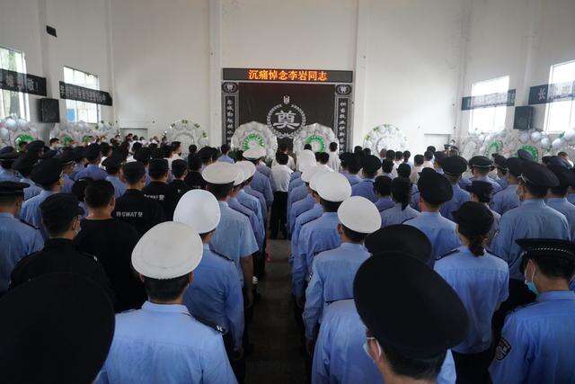 泪别英雄!河南新蔡41岁民警工作中突发疾病牺牲