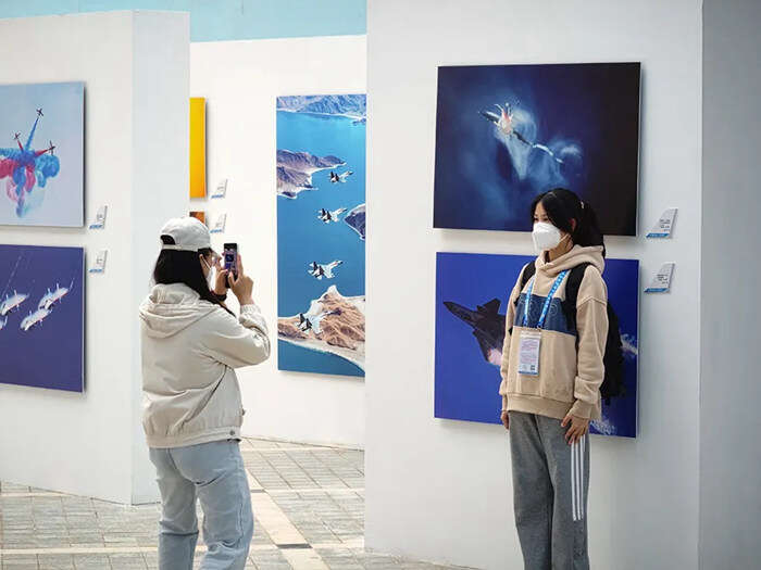 “天空有多遥远——中国航空航天摄影作品展”开幕