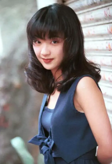 陈慧娴与梅艳芳争霸失败,含泪退出歌坛,背后真相远比你想的恶劣