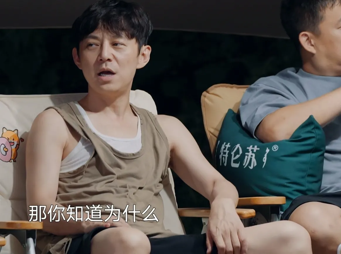 黄磊问李荣浩:你知道为什么门前大桥下游过一群鸭后面是24678吗?李荣浩:为什么?