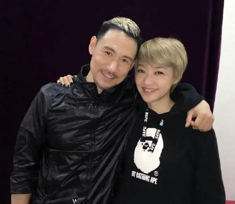 陈慧娴与梅艳芳争霸失败,含泪退出歌坛,背后真相远比你想的恶劣