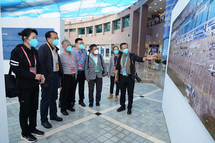 “天空有多遥远——中国航空航天摄影作品展”开幕