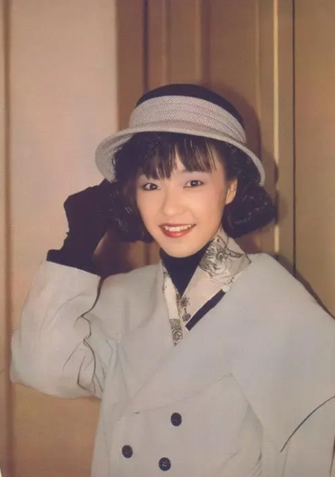 陈慧娴与梅艳芳争霸失败,含泪退出歌坛,背后真相远比你想的恶劣