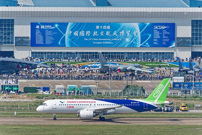 “天空有多遥远——中国航空航天摄影作品展”开幕