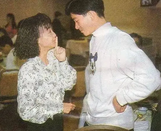 陈慧娴与梅艳芳争霸失败,含泪退出歌坛,背后真相远比你想的恶劣