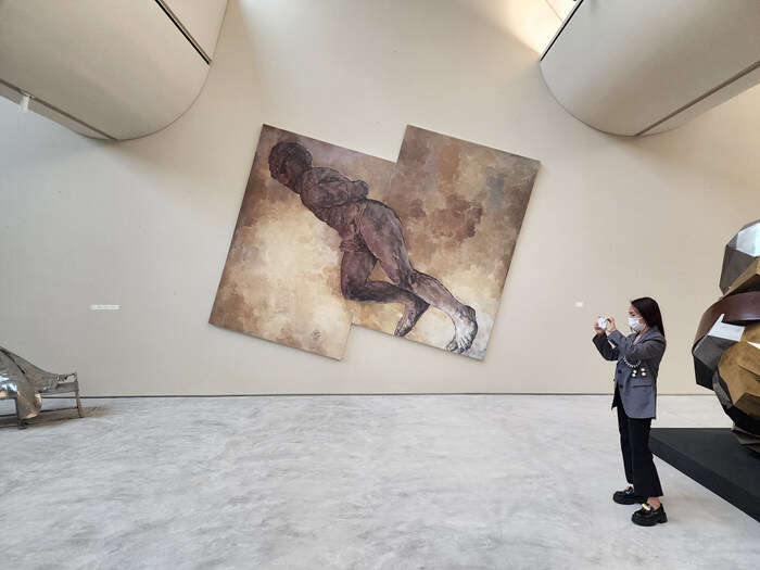 “颂艺术中心”开馆展:22位中国当代知名艺术家讲述时代共振