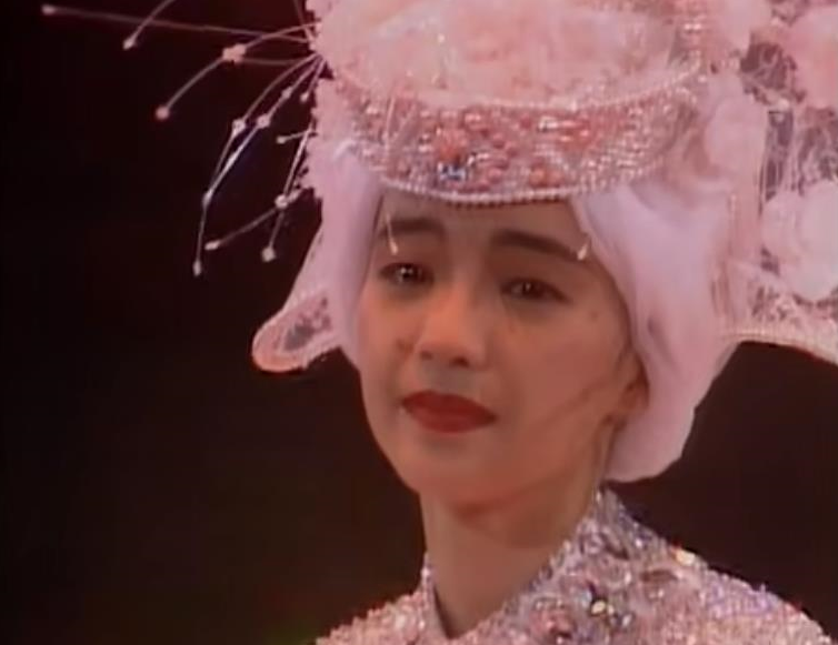 陈慧娴与梅艳芳争霸失败,含泪退出歌坛,背后真相远比你想的恶劣