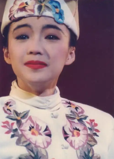 陈慧娴与梅艳芳争霸失败,含泪退出歌坛,背后真相远比你想的恶劣