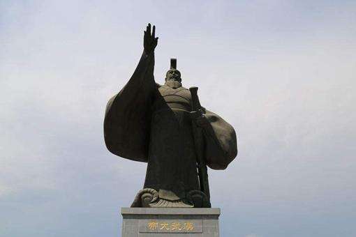 汉武帝即位初期并无实权,此后通过一封诏书改变格局