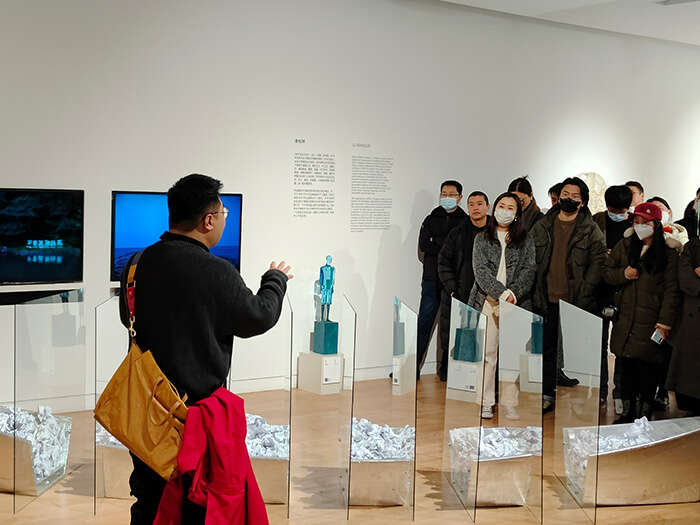 六位新生代玻璃艺术家,带来一朵“还没有名字的花”