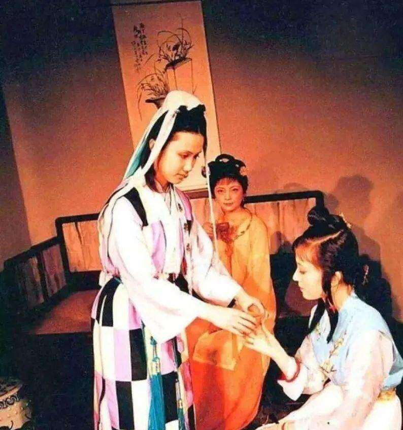 围炉煮茶|《红楼梦》里最盛大的“下午茶”