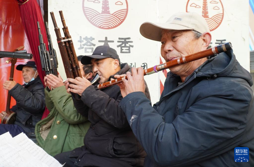 山东:寒冬时节送戏下乡