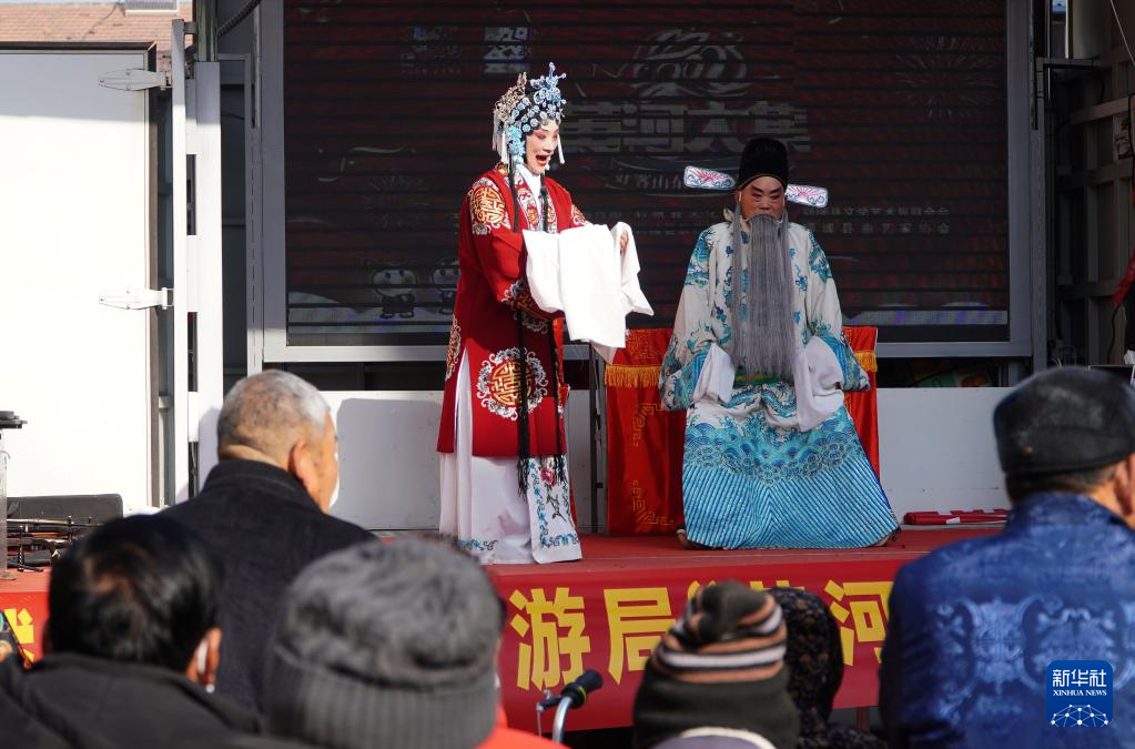 山东:寒冬时节送戏下乡