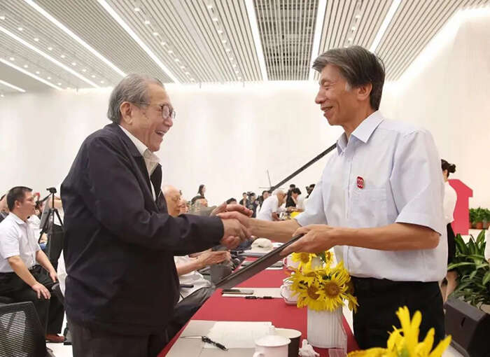 壬寅岁末,艺坛群星黯然殒逝,让我们用缅怀抵抗悲伤