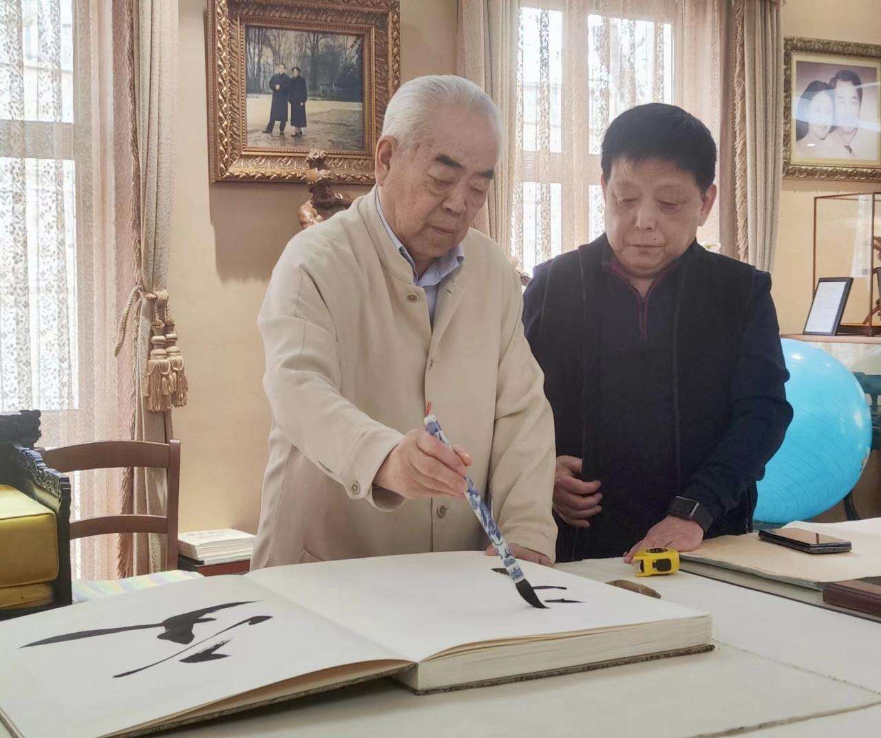 肖勇疫中创临《千字文》 范曾亲题“文渊”策勉