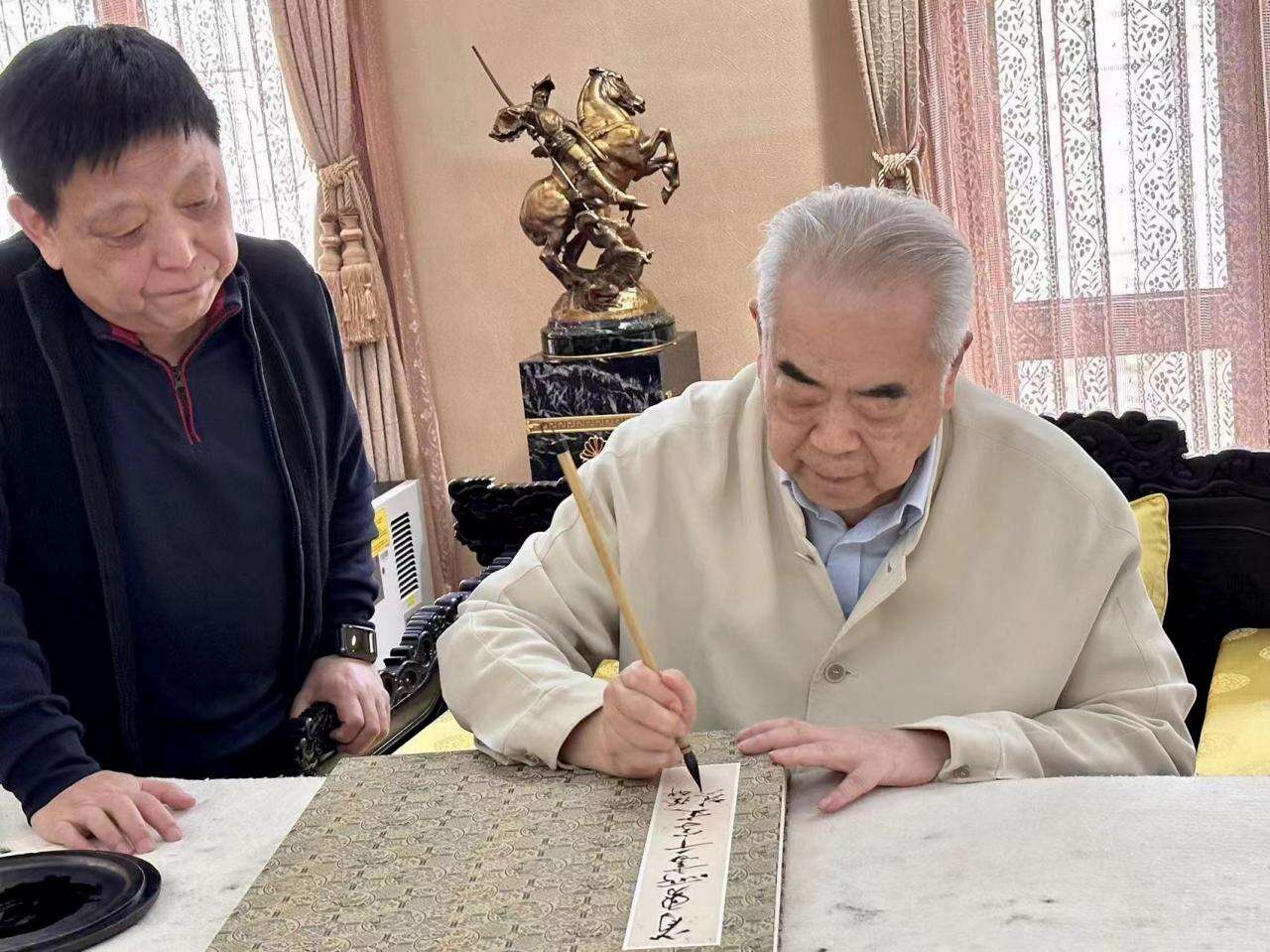 肖勇疫中创临《千字文》 范曾亲题“文渊”策勉