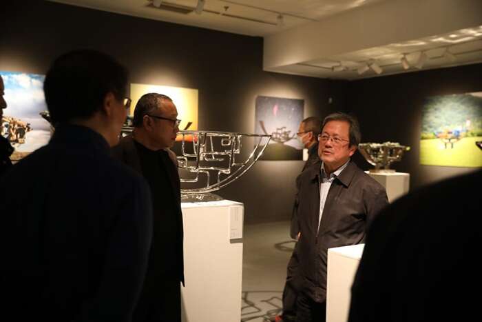 “艺术铸魂·方舟济世——赵萌艺术作品回顾展”暨学术研讨会启幕