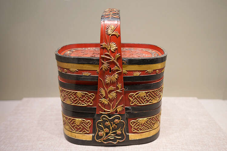 时隔70年再现:百余民间美术工艺品齐聚清华