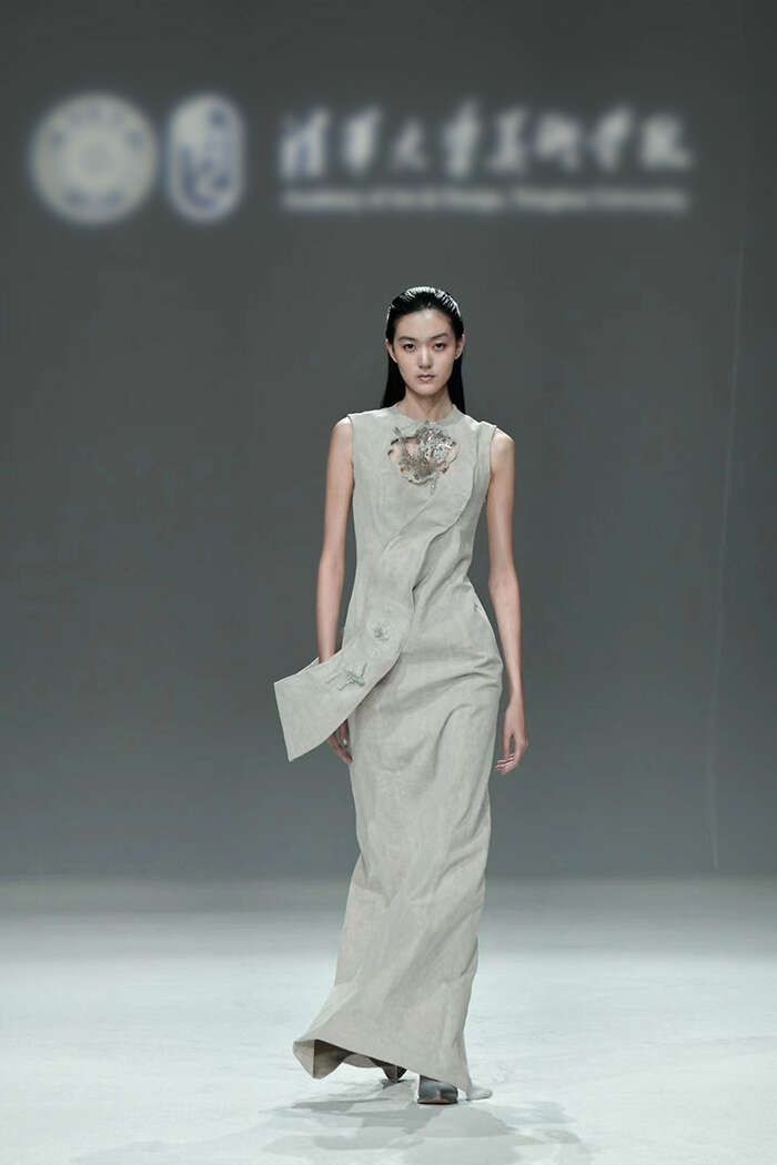 清华美院2023届服装与服饰设计专业毕业设计作品发布会举办