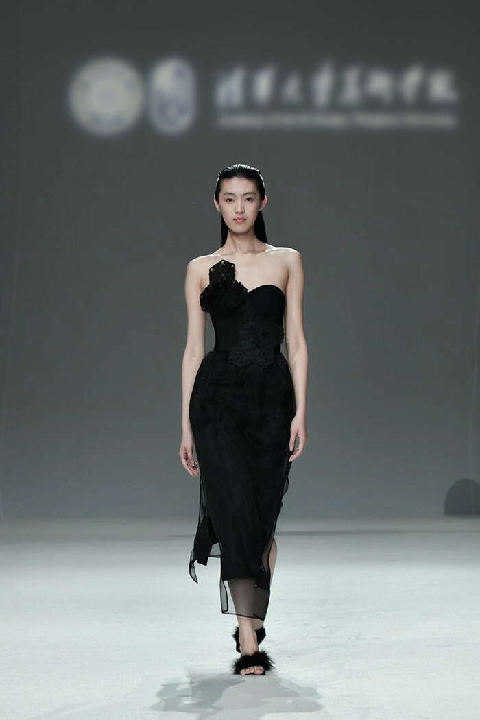 清华美院2023届服装与服饰设计专业毕业设计作品发布会举办