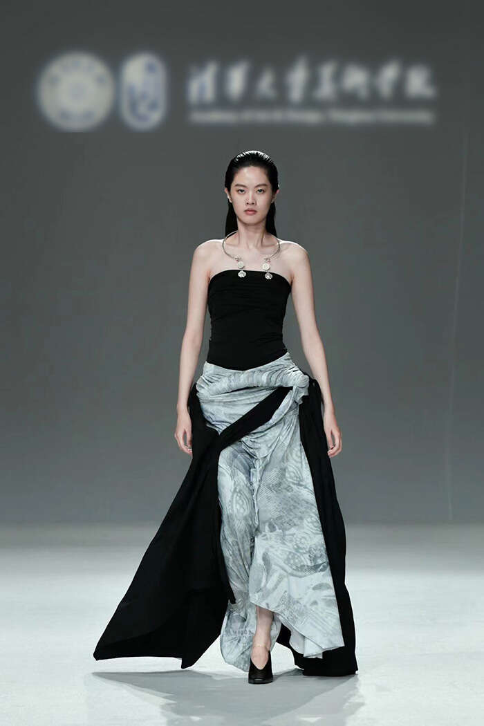 清华美院2023届服装与服饰设计专业毕业设计作品发布会举办