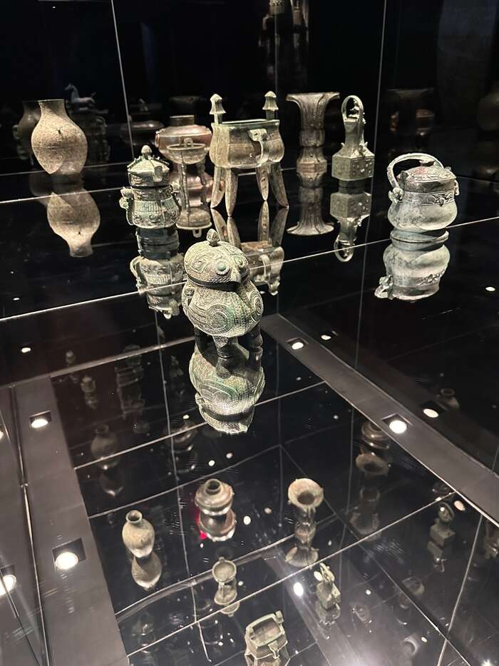 聚焦《永恒的祭献:中国古代青铜礼器》大展(11):镜子的妙用