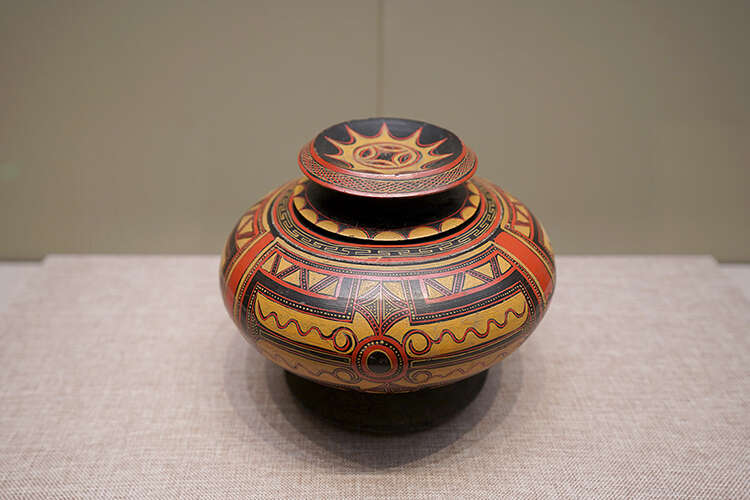 时隔70年再现:百余民间美术工艺品齐聚清华