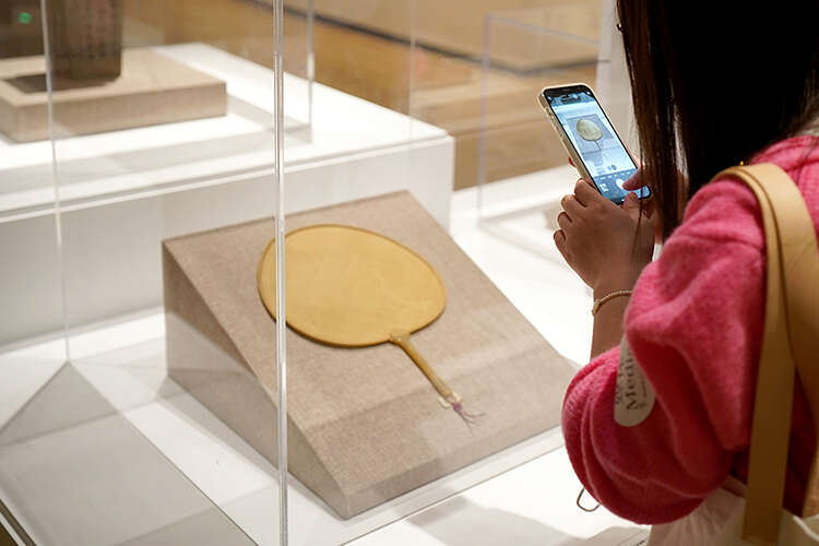 时隔70年再现:百余民间美术工艺品齐聚清华