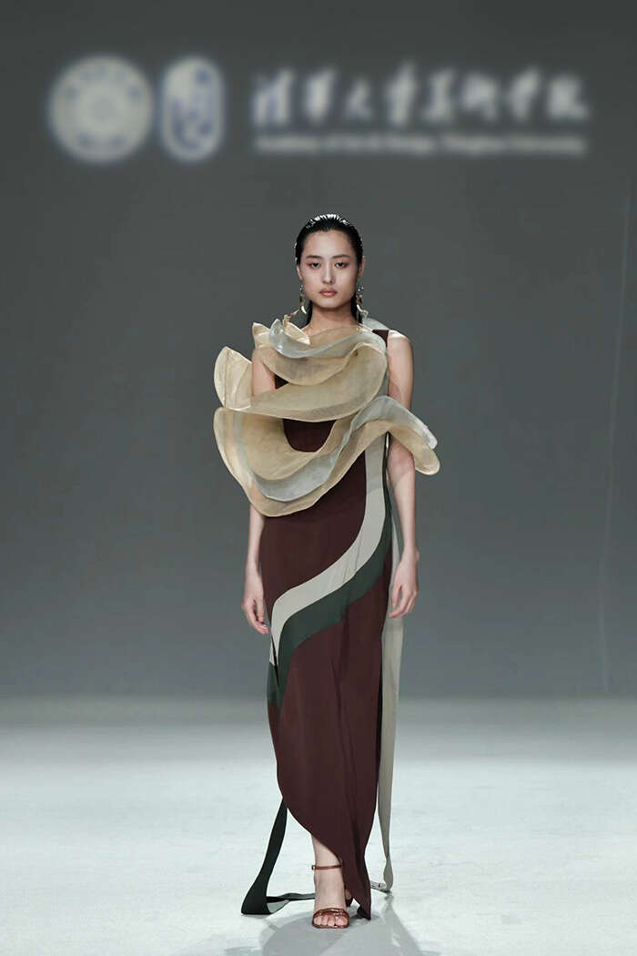 清华美院2023届服装与服饰设计专业毕业设计作品发布会举办
