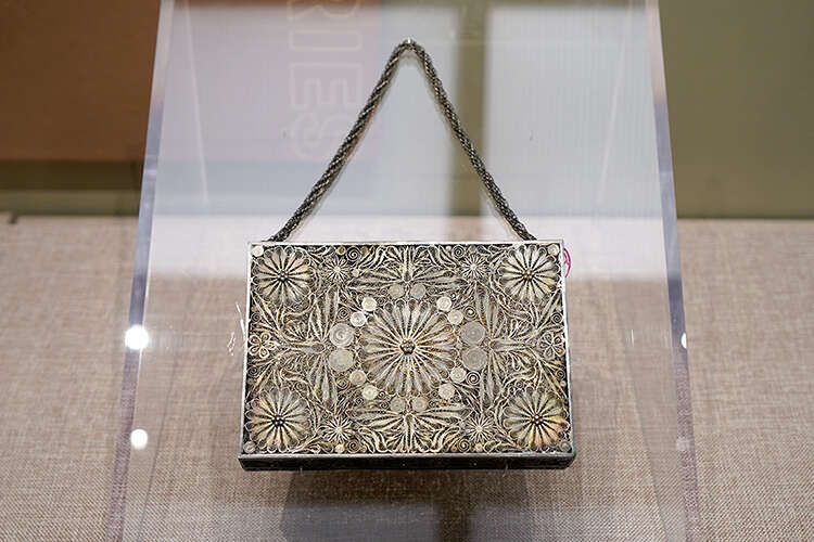 时隔70年再现:百余民间美术工艺品齐聚清华