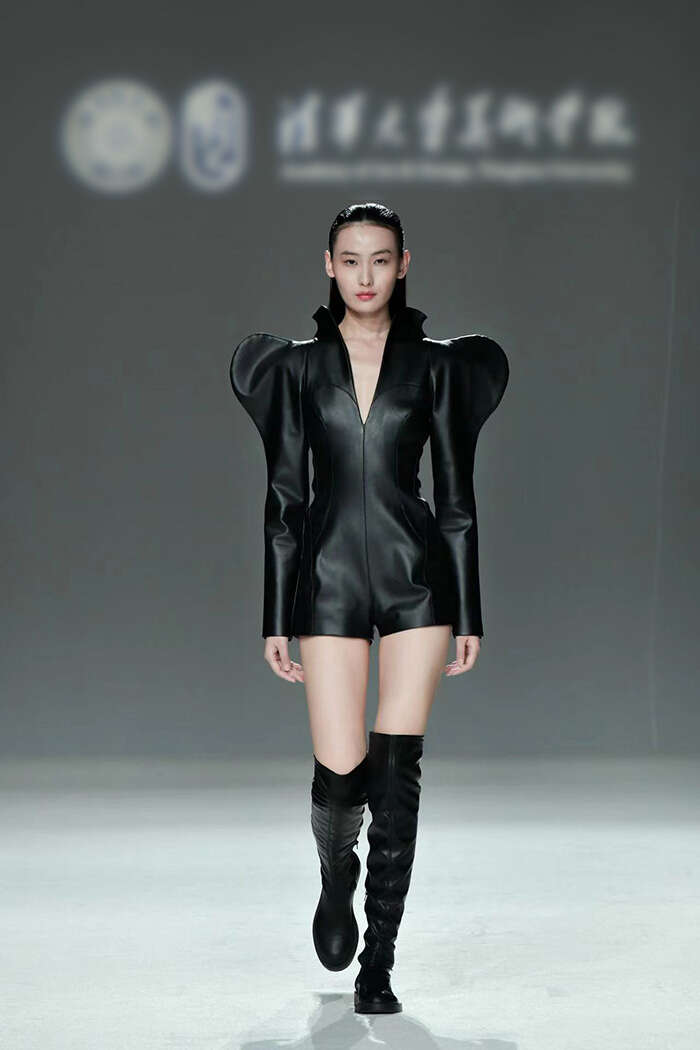 清华美院2023届服装与服饰设计专业毕业设计作品发布会举办