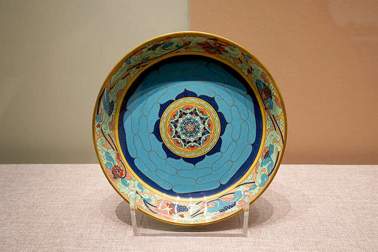 时隔70年再现:百余民间美术工艺品齐聚清华