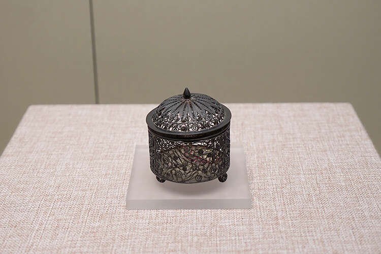 时隔70年再现:百余民间美术工艺品齐聚清华