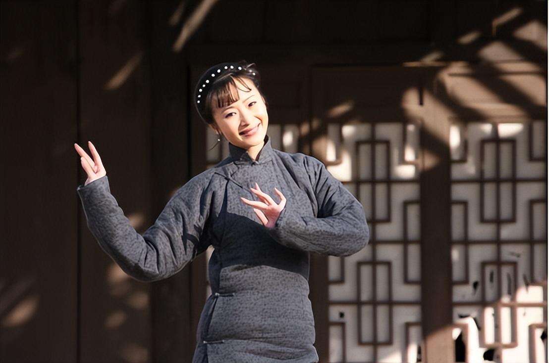 曲栅栅:嫁给落魄黄海波,凭《狂飙》走红,赚钱养夫8年苦尽甘来